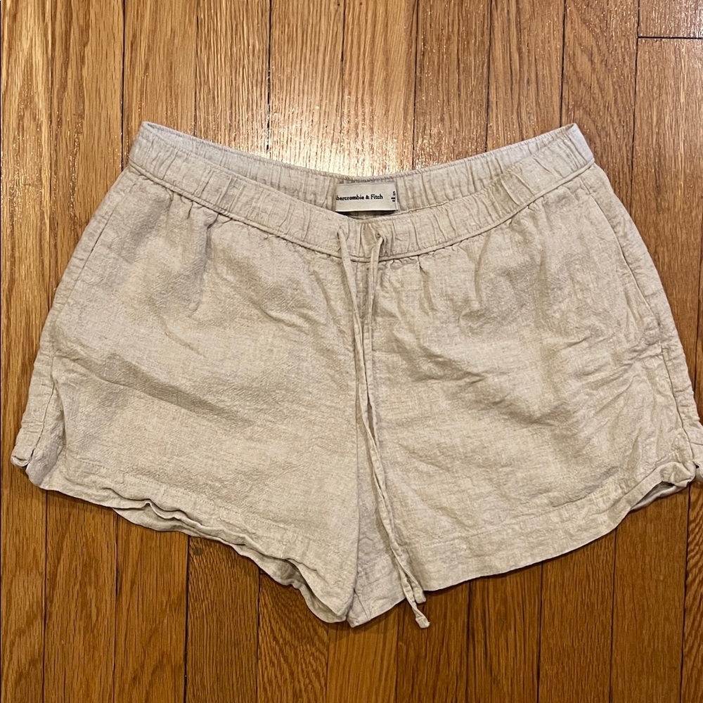 Abercrombie & Fitch Women's Athletic Shorts in Light cream